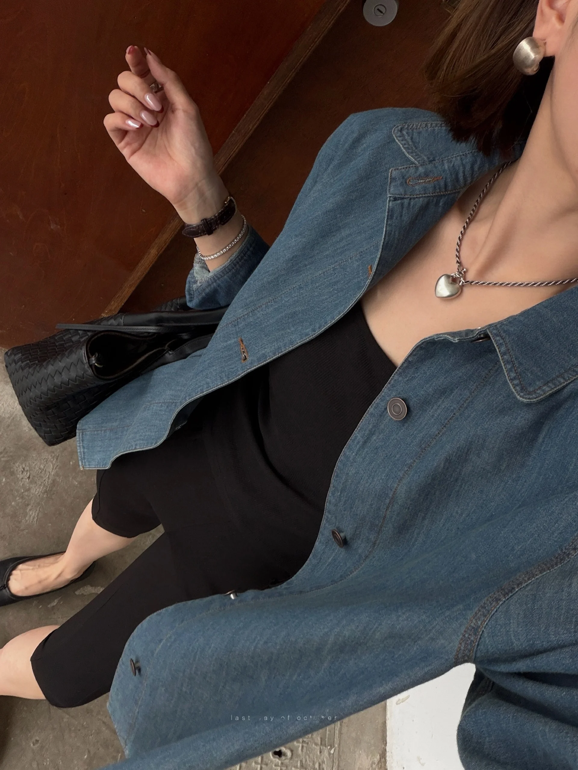 

LDOO SHOP Classic Loose Fit Soft Cotton Denim Shirt Vintage Style Button up Long Sleeve Women's Regular Length Pure Color