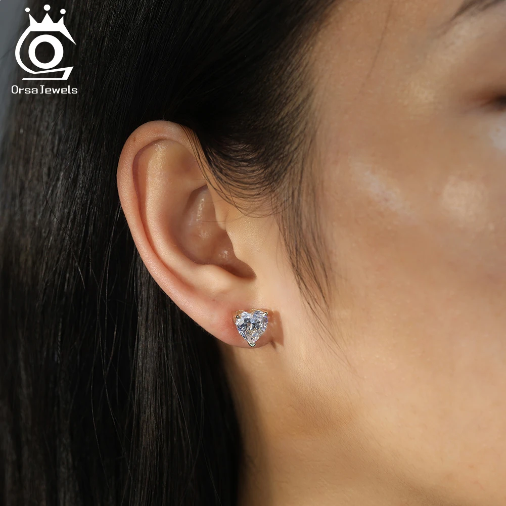 

ORSA JEWELS Exquisite D Color Heart Moissanite Diamand Earrings For Women S925 Silver Classic Engagement Wedding Jewelry SMOE07