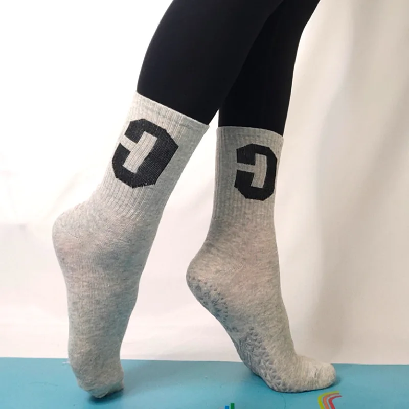 1 Pair Women Yoga Socks Non-Slip Grips Cotton Sock Pilates Pure Barre Ballet Dance Barefoot Workout Mid-tube Sport sock 35-40