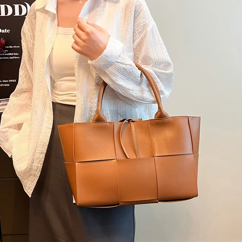 trendy-chic-simple-diaper-bag-a-classic-solid-color-leather-crossbody-bag-for-elegant-and-stylish-luxury-women