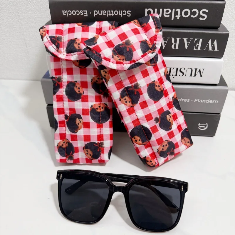 New cartoon printed Qiqi checkered insulated magnetic closure portable eyewear storage case and protective sleeve