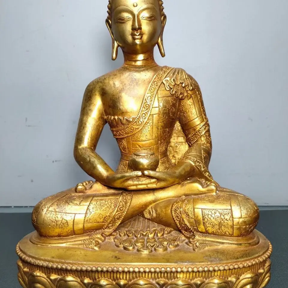 

Old pure copper gilt Buddha statue, Sakyamuni Buddha, a living room home ornament, please offer the Buddha statue ornament.