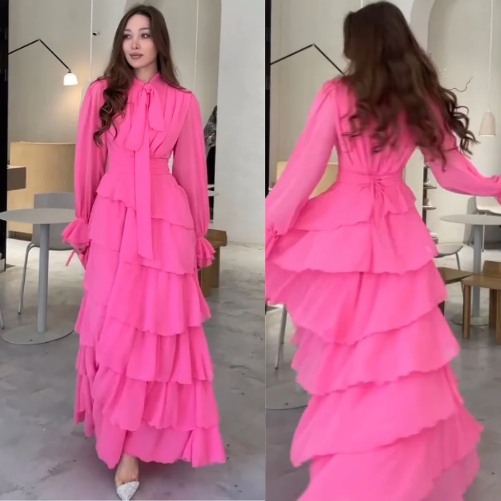 Vestido midi personalizado com laço de chiffon em camadas para aniversário, linha A, gola alta, sob medida