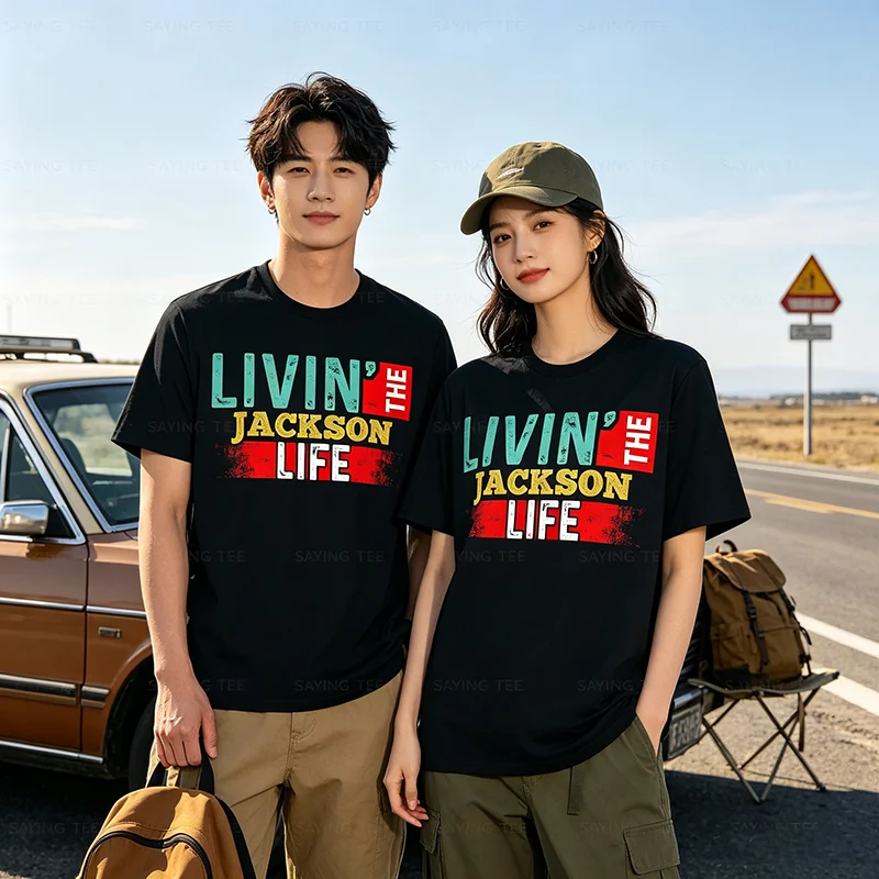 �Livin' The Jackson Life“ T-Shirt mit dem Namen „Jackson“ – Y2k personalisiertes Kurzarm-Oberteil, originelles Geschenk, humorvolle Streetwear-Kleidung – Detail 3