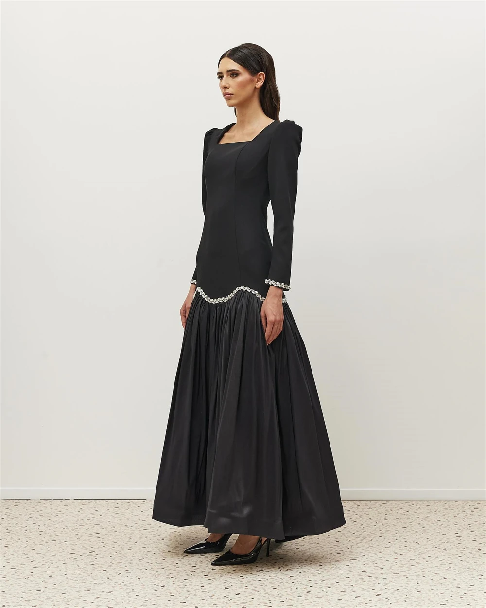 

Customized Simple Black Evening Dress Fashion Long Sleeves Homecoming Dresses Elegant Sweep Train Special Occasion Gowns