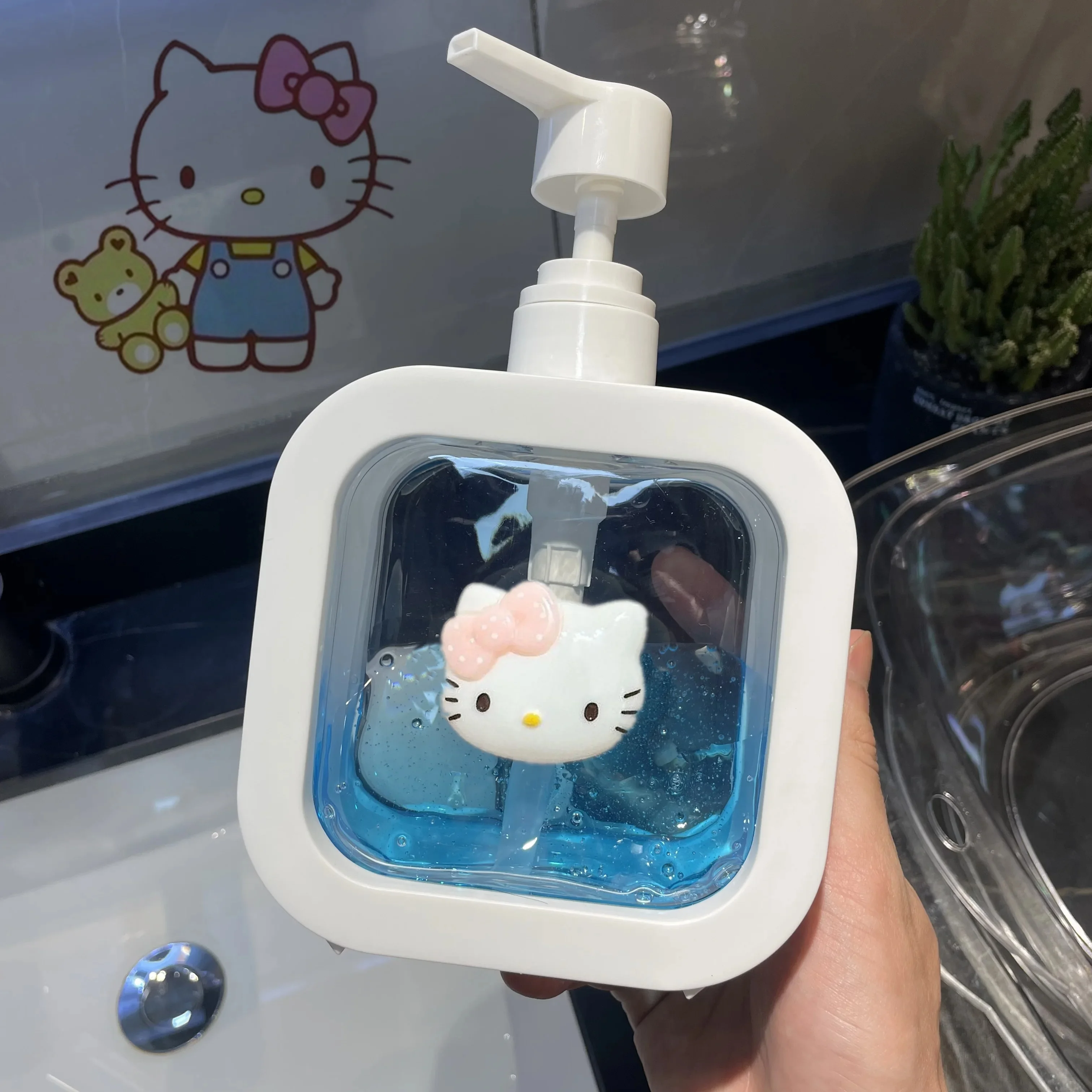 Hello Kitty 500ML Soap Dispenser Refillable Empty Shampoo Conditioner Container Bathroom Supplies Dispenser Pressing Bottle