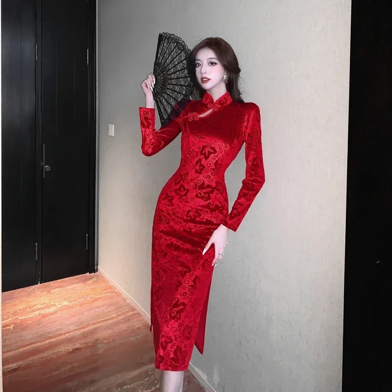 

Chinese Style New Year Red Dress Elegant Ladies Sheath Long Sleeves Modified Cheongsam Retro Style Jacquard Evening Party Dress