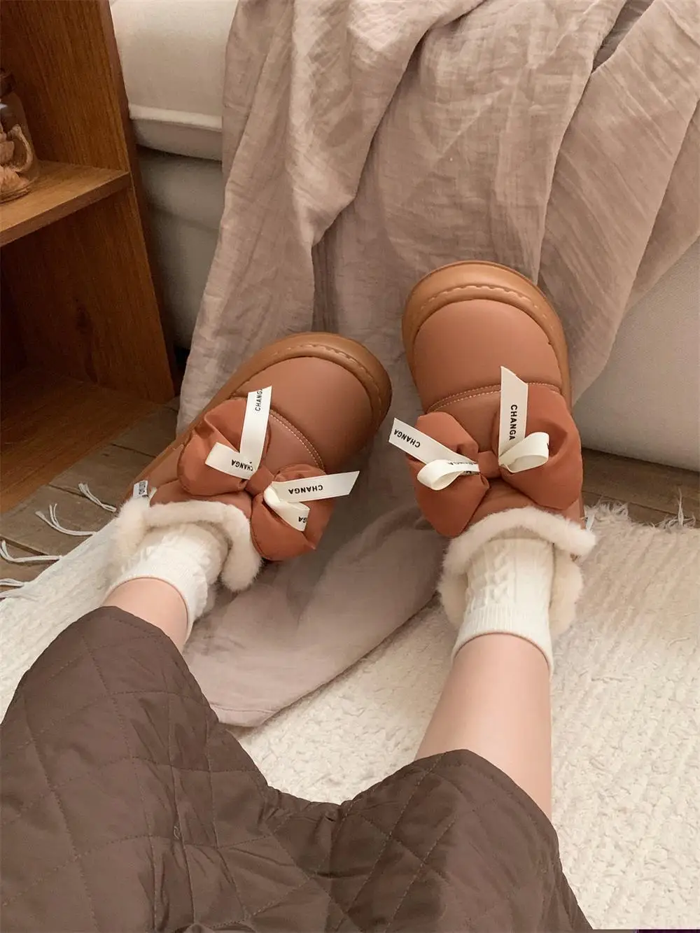 Sepatu bot salju simpul kupu-kupu wanita, sepatu bot salju tahan air sol tebal, hangat rumah tangga dalam ruangan luar ruangan untuk wanita