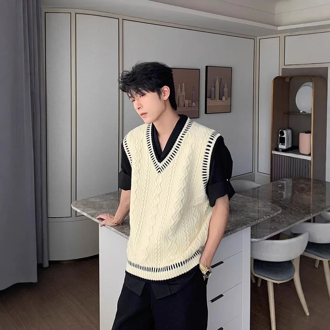 New Arrival Autumn Winter Preppy Style Cable Knit Vest Sweater Men's Casual V-neck Top Korean Version Loose-fit Top