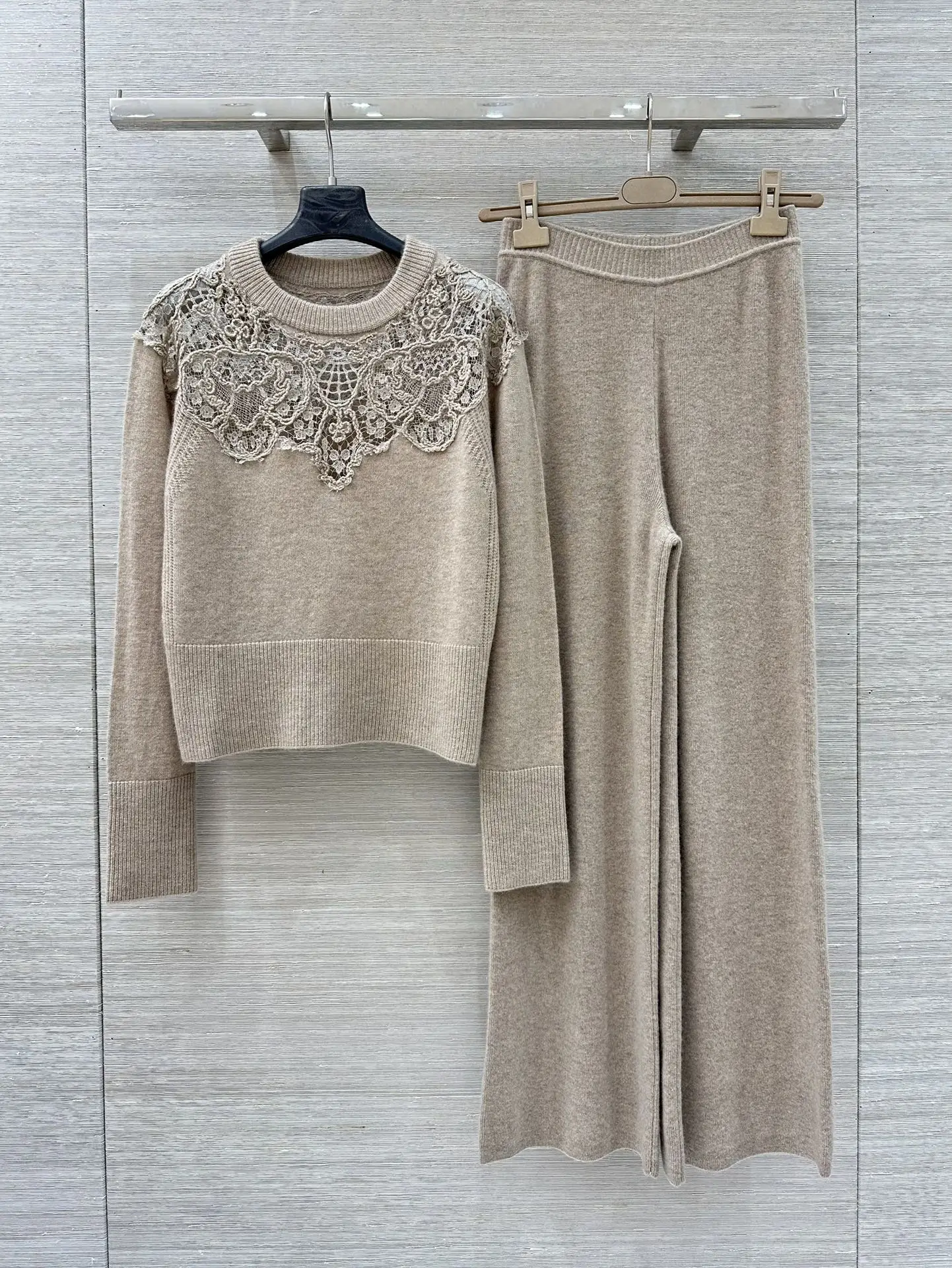 เสื้อไหมพรมถักมือลายลูกไม้สำหรับผู้หญิง แขนยาว คอกลม สไตล์ลำลอง สำหรับฤดูใบไม้ร่วงและฤดูหนาว ทำจากแคชเมียร์แท้