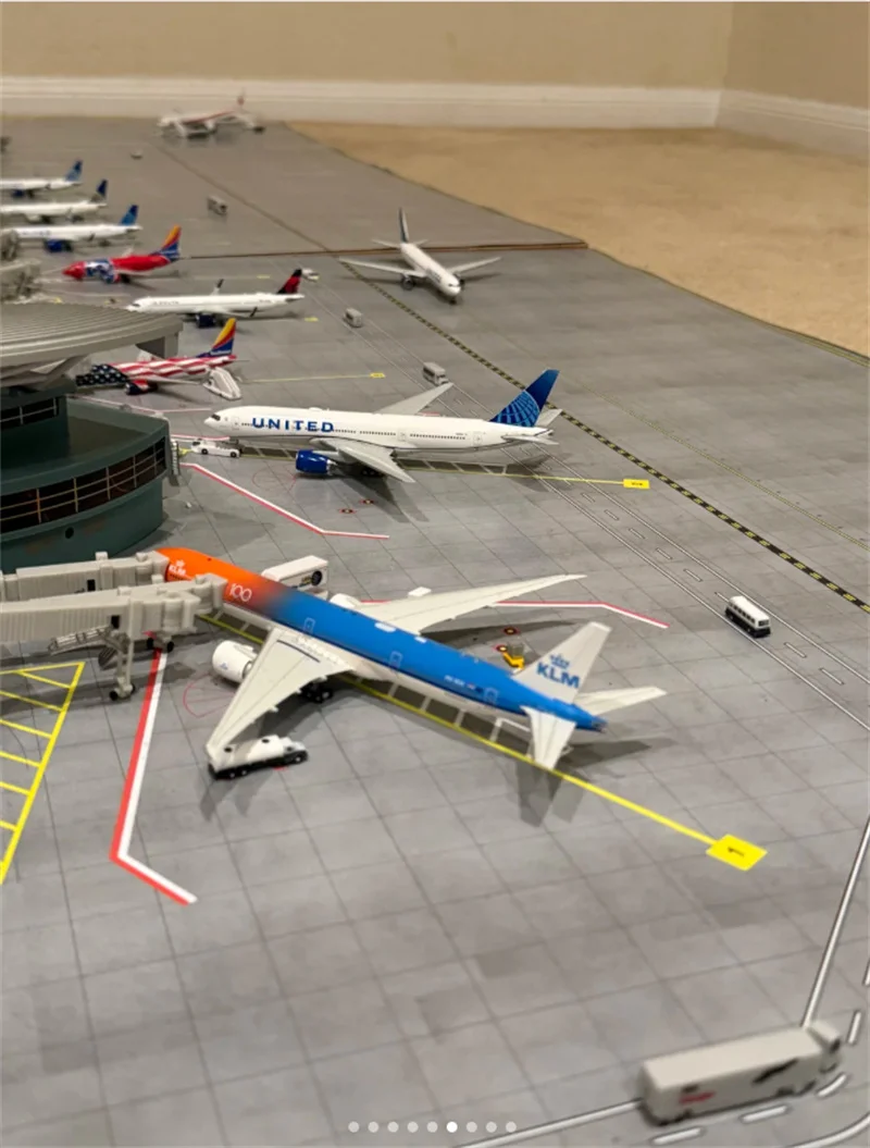 

Новый масштаб 1/150 47 см самолет B747 модель самолета DELTA авиакомпании W свет и колесо литой под давлением полимерный самолет коллекция дисплей