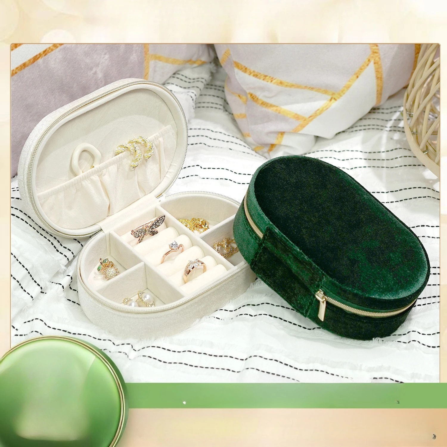 

Oval Velvet Mini Jewelry Organizer Box New Arrival Portable Storage Case for Rings Earrings Bracelets Necklaces Accessories