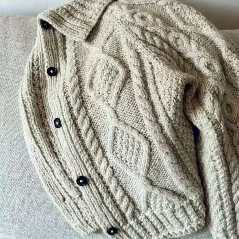 Women's soft knitted cardigan, wool flip tie, button texture cardigan, fashionable and versatile diamond shaped new style,