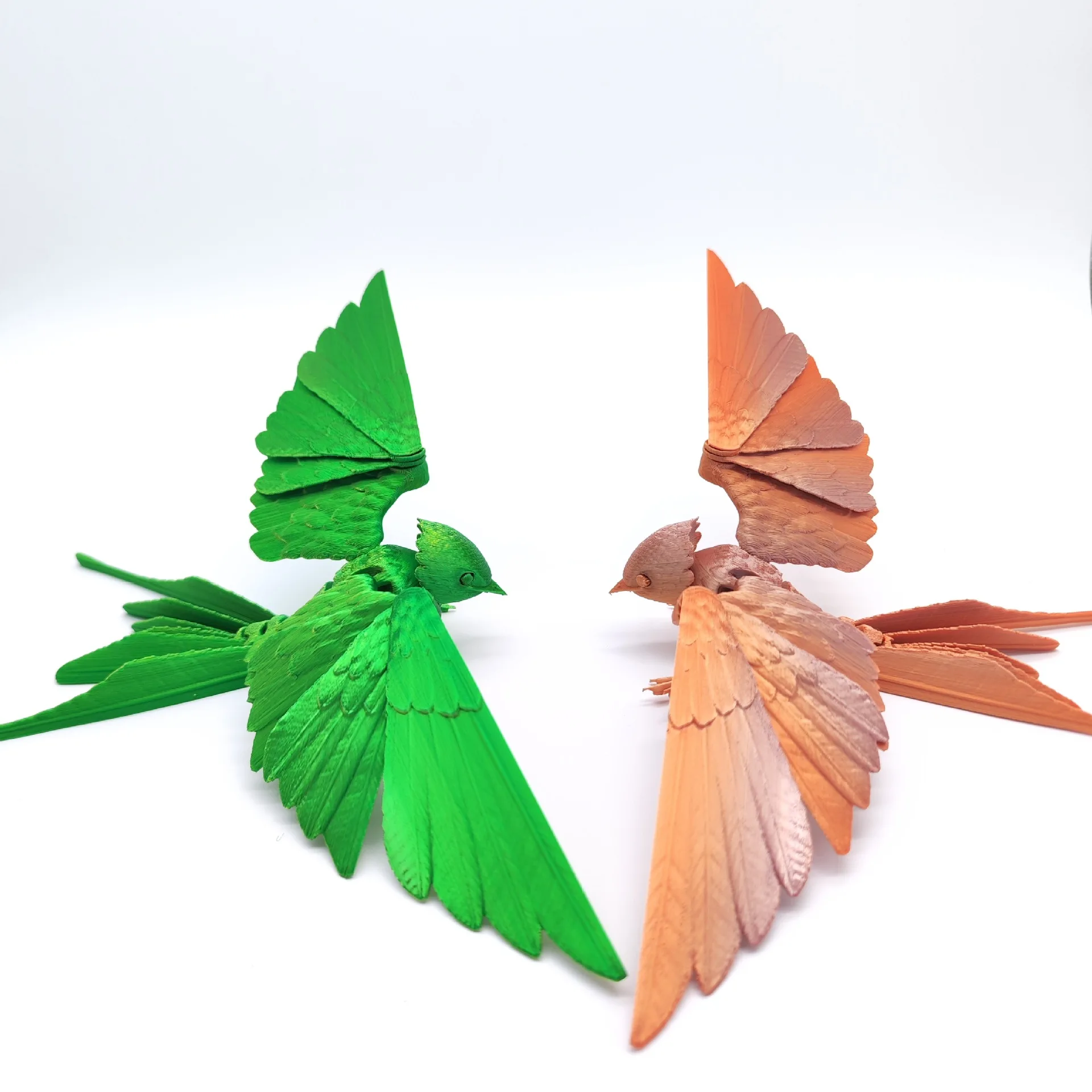 28,5 cm Stampa 3D Giocattolo di rondine con giunti Modello di uccello Sfumatura di colore Pioggia Rondine Bellissimi ornamenti Decorativi Regalo per bambini