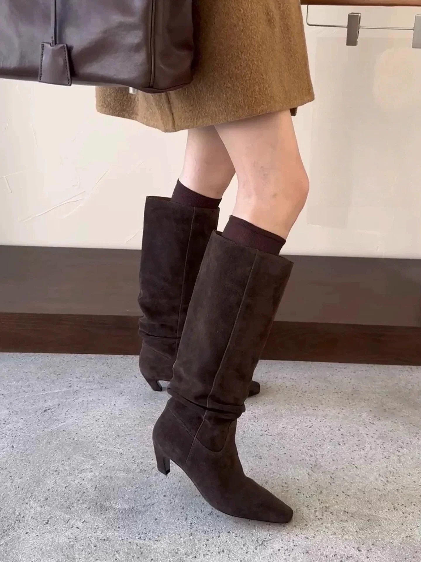botas-largas-de-tacon-alto-estilo-coreano-para-mujer-botines-versatiles-con-tubo-ancho-plegable-botas-de-moda-otono-invierno-material-de-terciopelo