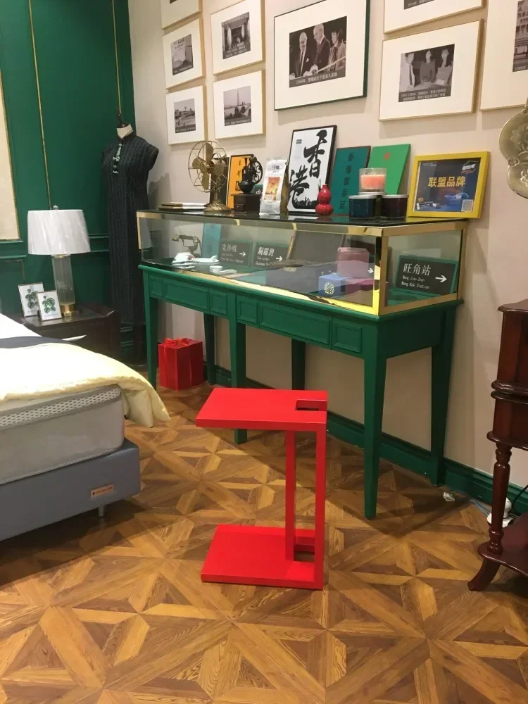 

Modern red solid wood sofa side table, C-shaped creative small coffee table, retro bedside table, simple small computer table