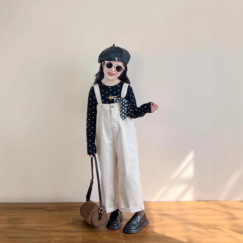 

Комплект для девочек, осень-весна 2023, корейский стиль, повседневный топ в горошек с длинными рукавами, свободный однотонный комбинезон из двух предметов