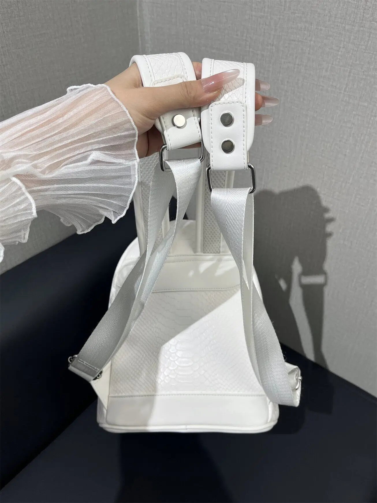 fashionable-luxury-snake-scale-pattern-large-capacity-backpack-for-women-2026-new-style-student-bookbag-shoulder-bag