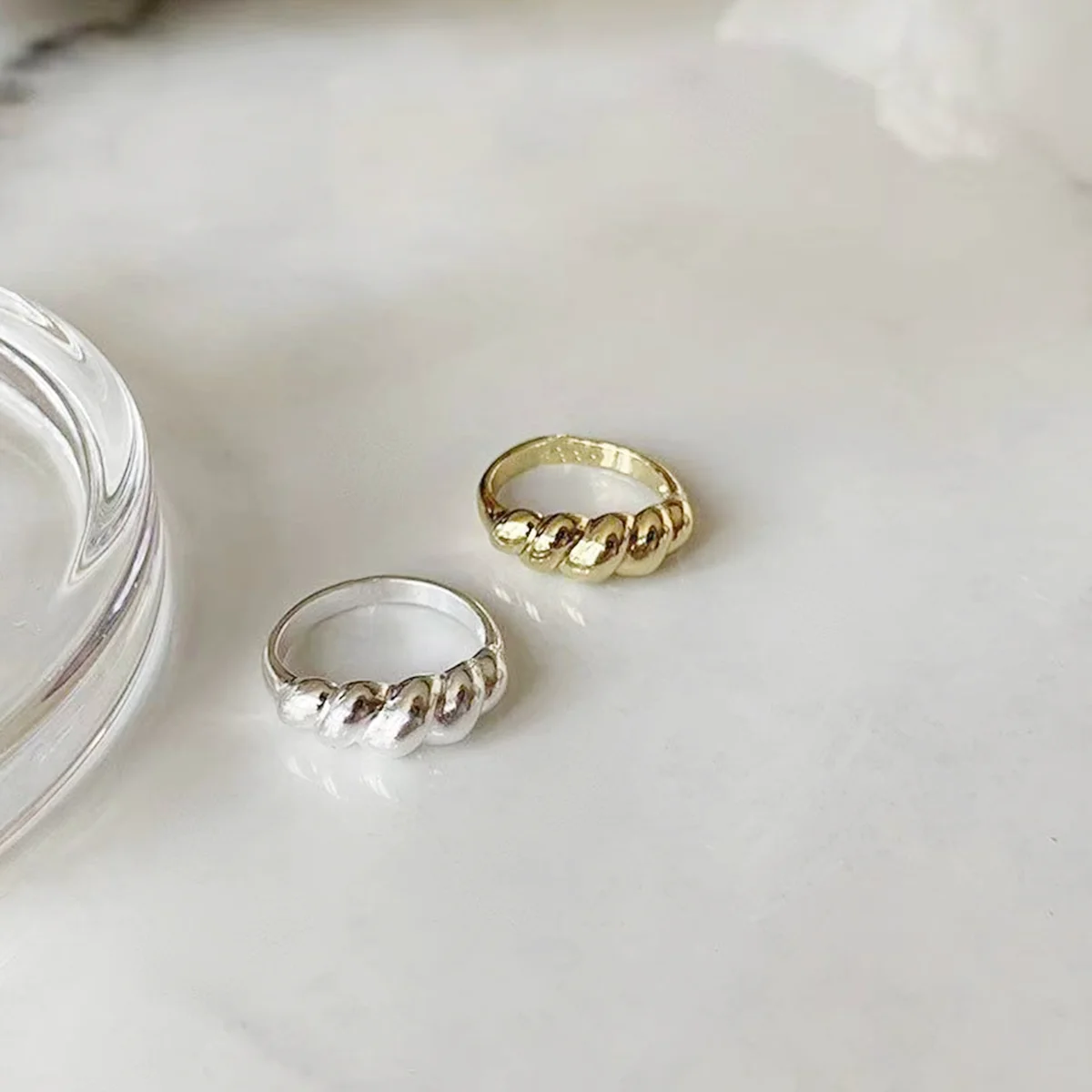 

Trendy New Bull Horn Bag Gold Ring French Girls Minimalist and Unique Index Finger Ring Trendy Street Shooting Jewelry
