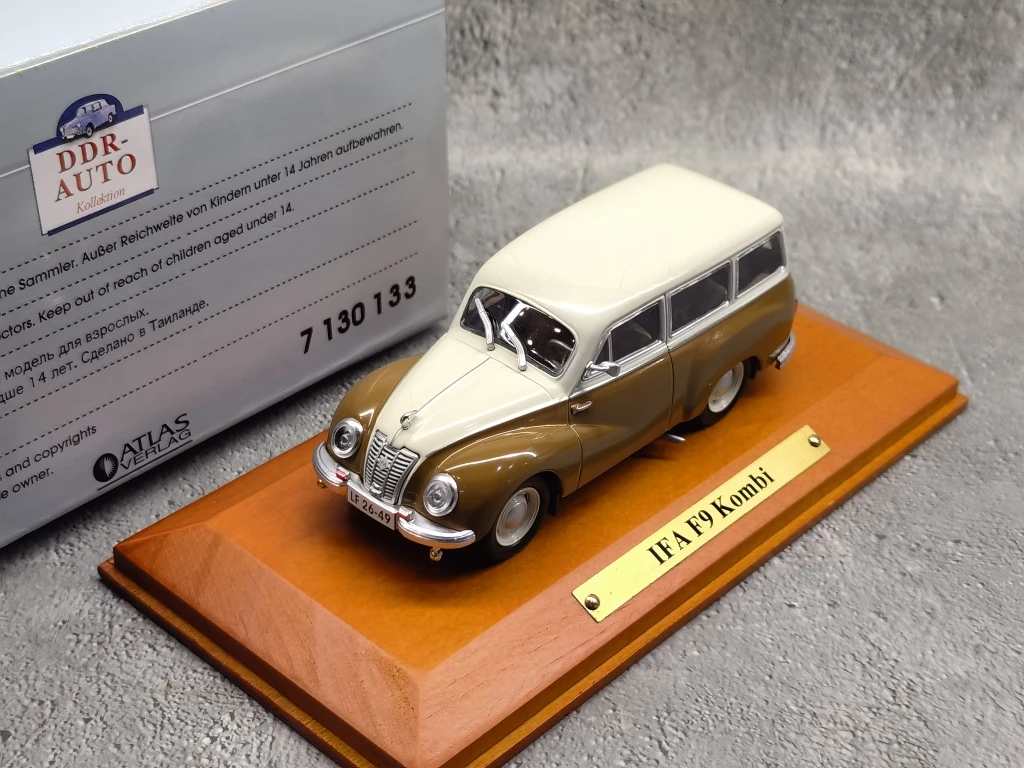 DDR AUTO 1/43 IFA F9 Kombi Alloy car collection model