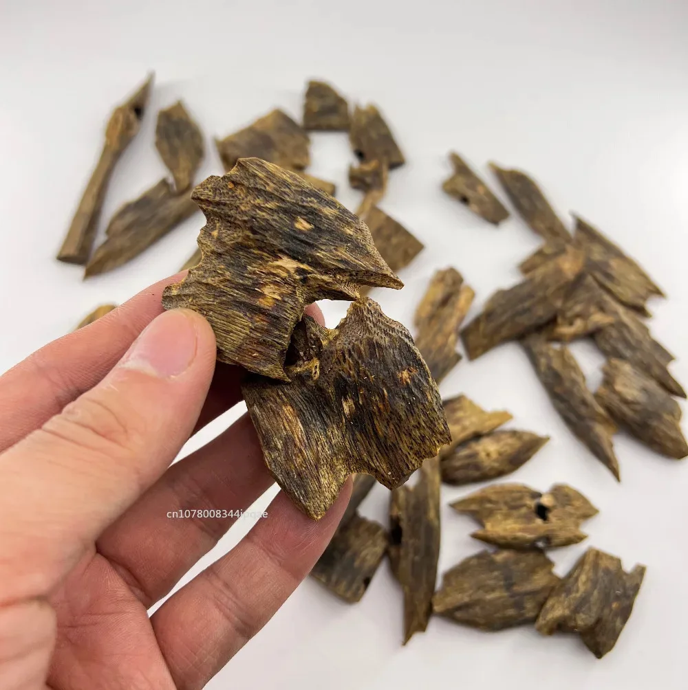 Oud - Infused Aroma Bakhoor | Warm Woody Milky Aroma Incense Wood Chips  | Arabian Luxury Scent （160g）