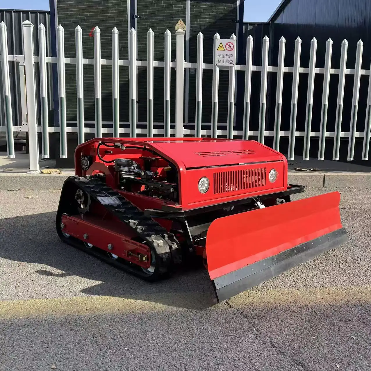 

Настраиваемая снегоуборочная машина с двигателем Longcin 23-HP (бесщеточный) для уборки снега и удаления сорняков на участке.