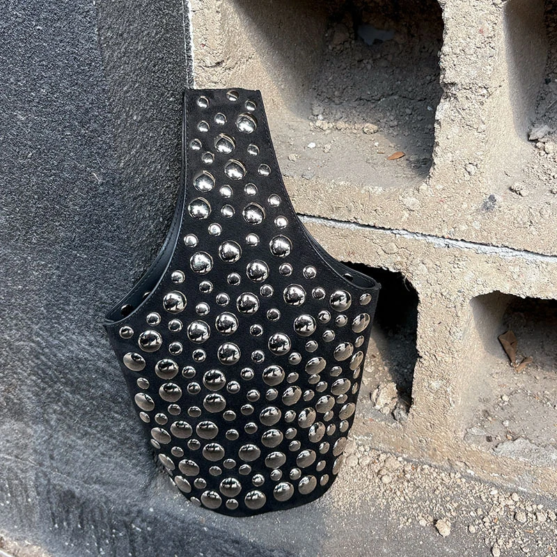 

Brand Punk Style Rivet Bucket Bag Fashion Versatile Shoulder Bag Niche Design High-end Pu Leather Handbag Cool Rivet Women's Bag