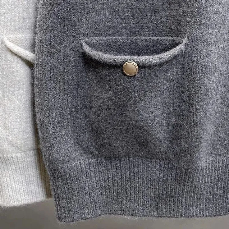 Knitted Sweater Vest Women Gold Buckle O-Neck Sleeveless Chic Red Knit Pullovers Soft Elegant Sweater Fall Winter Vests Clothing