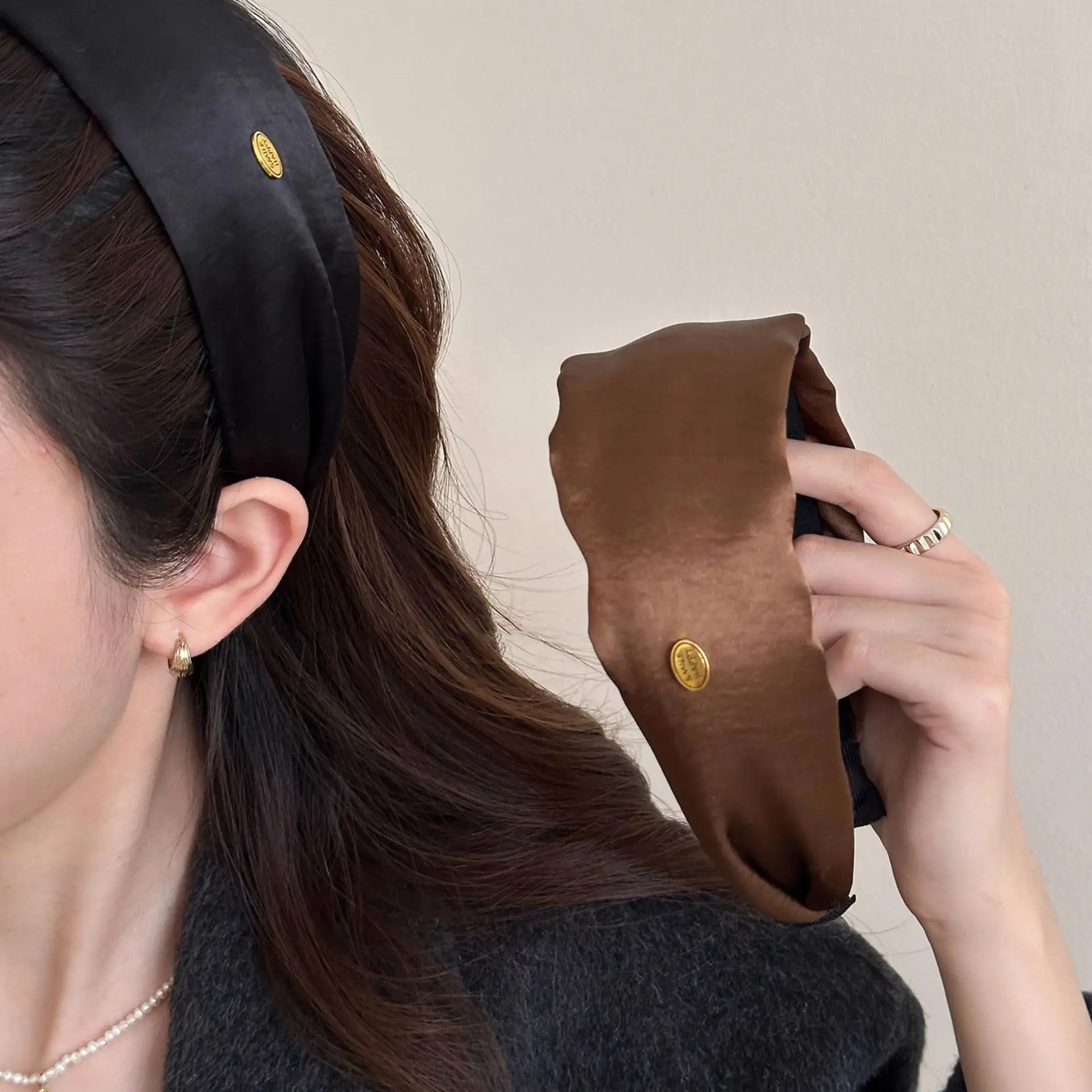 

Атласная широкая повязка на голову во французском стиле, женские модные аксессуары для волос, простая элегантная заколка для волос