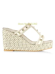 Rockstud Espadrille sandały na koturnie T pasek na platformie splot letni damskie buty wizytowe z wystającym palcem nit pantofle wsuwane