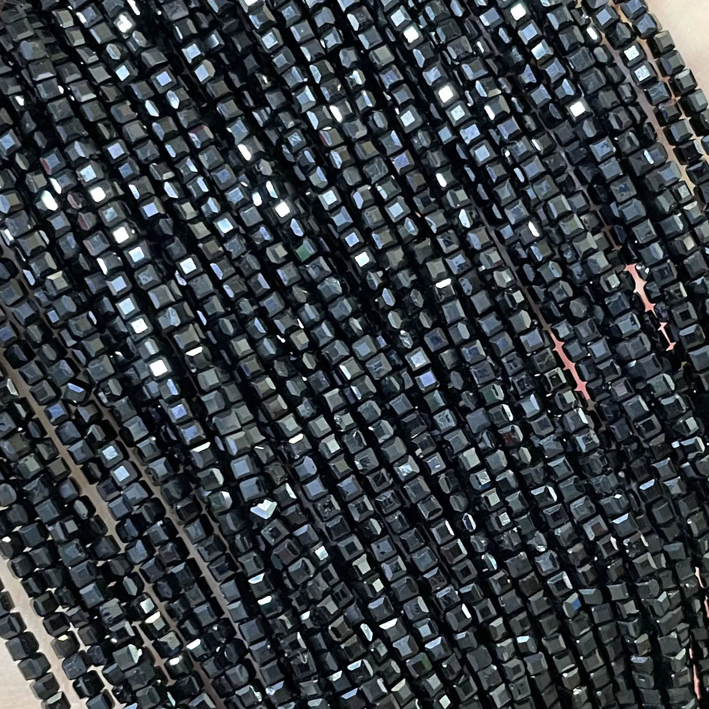 Image of 2X2MM Naturstein Facettierter Würfel Schwarzer Spinell Quadratische Spacer Perlen Für Schmuck Machen Diy Armband Halskette Zubehör