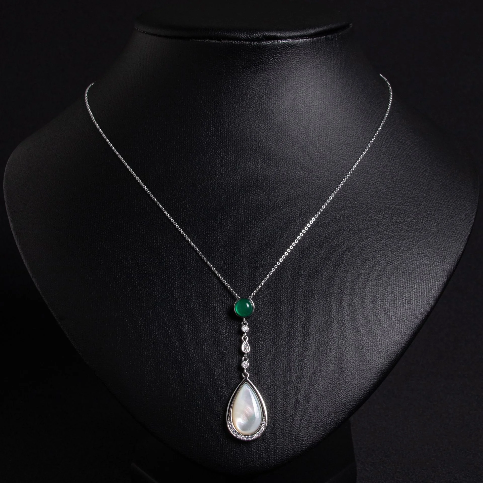 

Super Sparkling Zircon Princess Necklace, New Arrival Luxury Delicate Clavicle Chain, Niche Elegant Jewelry for Women Wholesale