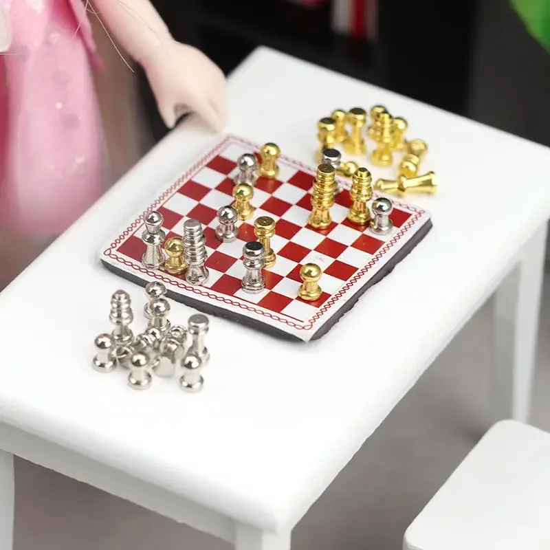 Mini juego de mesa de ajedrez de simulación en miniatura para casa de muñecas 1:12, adecuado para accesorios de muñecas