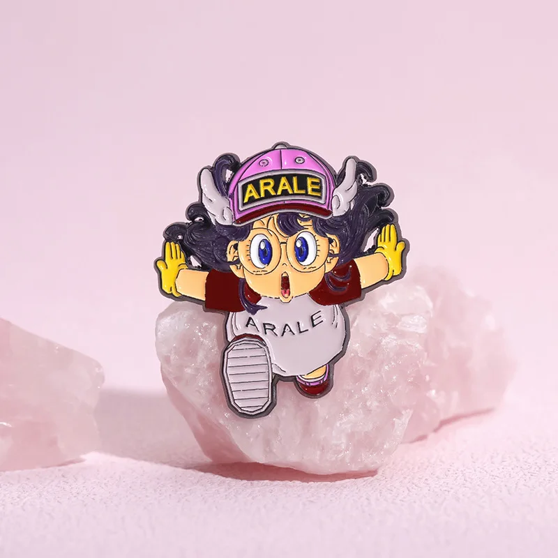 Anime Dr. Slump Arale insignia broche Pins lindo dibujos animados niña Arale forma esmalte Pin llavero Cosplay regalo mochila accesorio