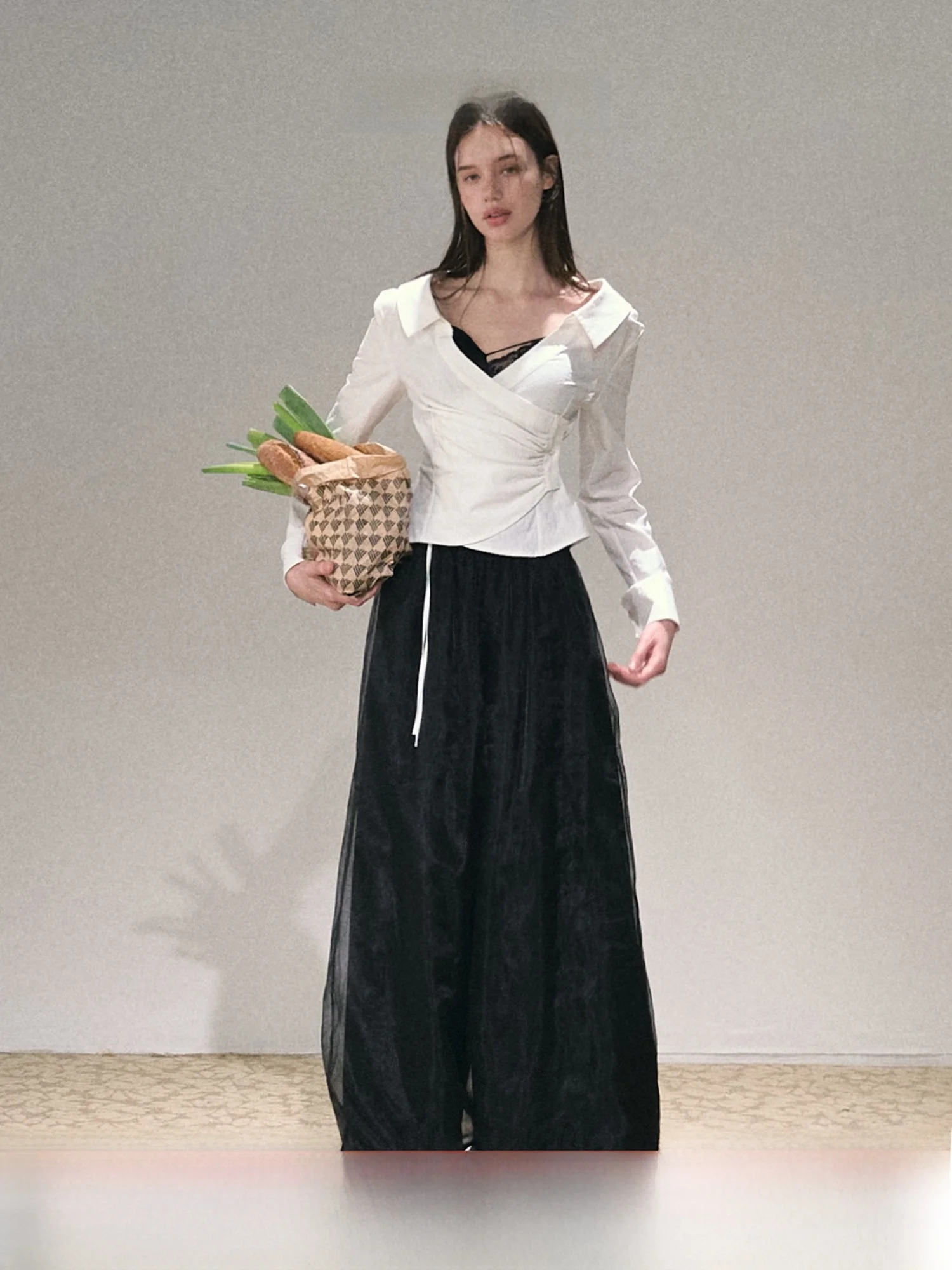 

OAKMOO женский эластичный пояс с галстуком-бабочкой, сложенная текстура букв, воротник-перекрытие, дышащий длинный топ из смеси хлопка