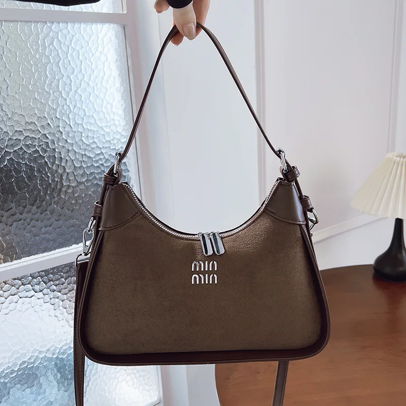 

2025 Fall Winter Crescent Bag, Elegant Underarm Purse for Women, Textured Commuter Crossbody, Chic Day-to-Night Bag, Minimalist