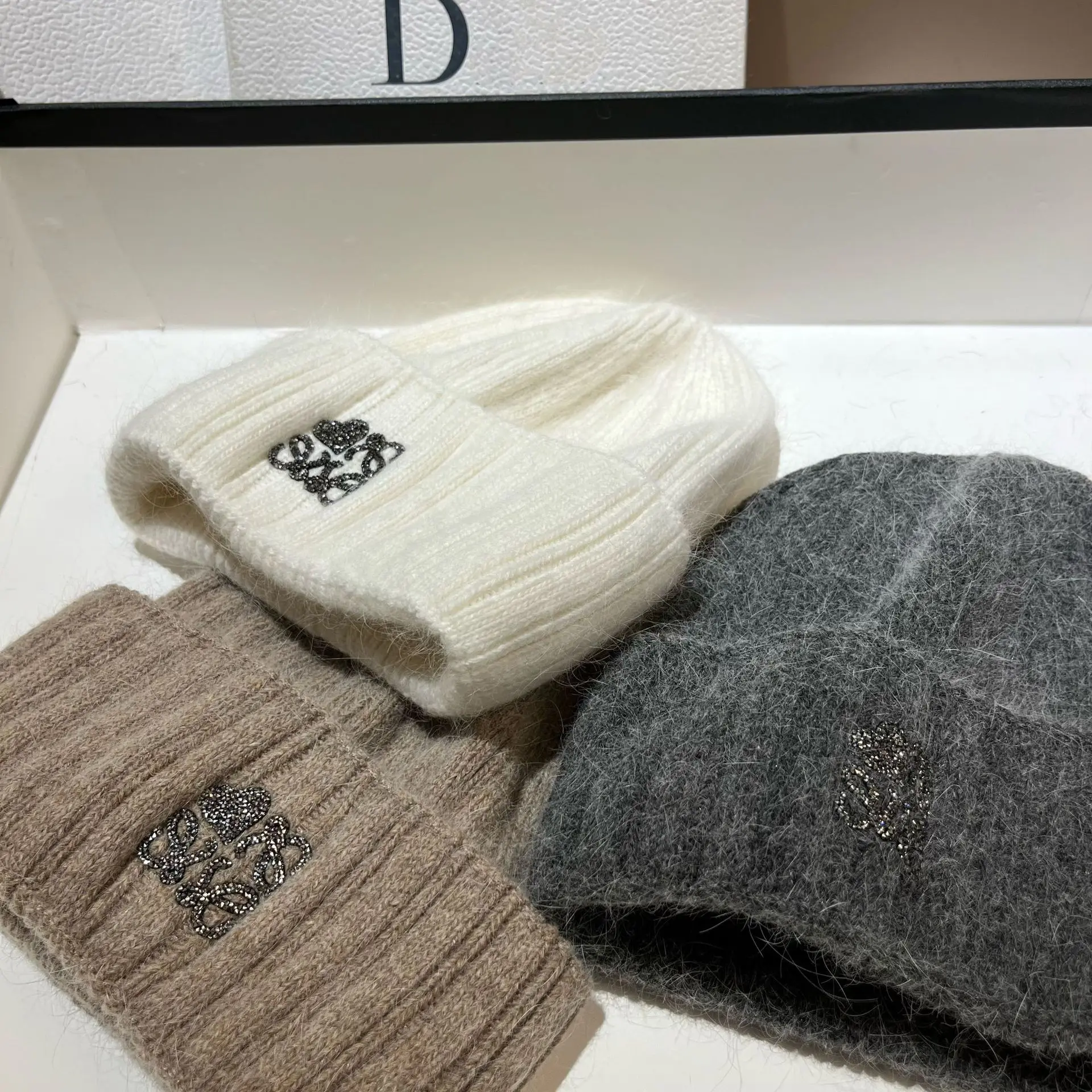 Unisex-Mütze mit gefalteter Ohrenklappe – extra lange Strickmütze aus Kaninchenfell, verdickte Wintermütze mit Herz-Patch