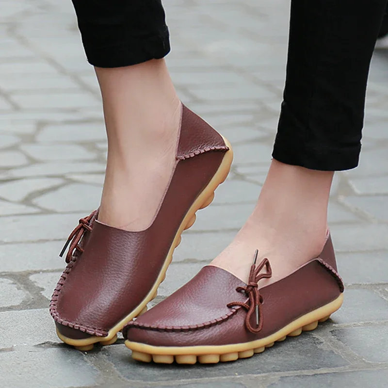 Damesschoenen: Oxfords van echt leer, loafers, ballerina's met strik en sneakers in grote maten._voghion.com