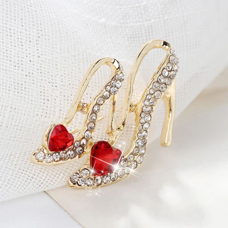Elegant Rhinestone High Heel Crystal Love Heart Shape Brooches for Women Stylish Shoes Lapel Pins Valentine Day Gift