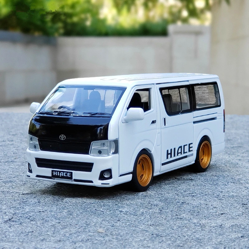 1:32 TOYOTA HIACE MPV Alloy Car Model Diecast Simulation Metal Toy Vehicles Car Model Sound and Light Collection Childrens Gifts