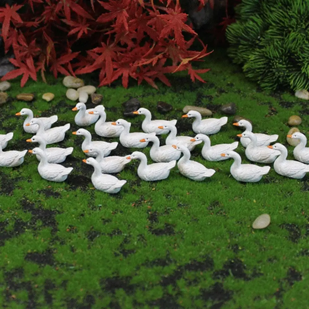 Miniaturki kaczek, urocze mini figurki kaczek, rękodzieło z żywicy, ręcznie robione białe ozdoby kaczki, delikatne dekoracje do mikrokrajobrazu, dekoracja na biurko