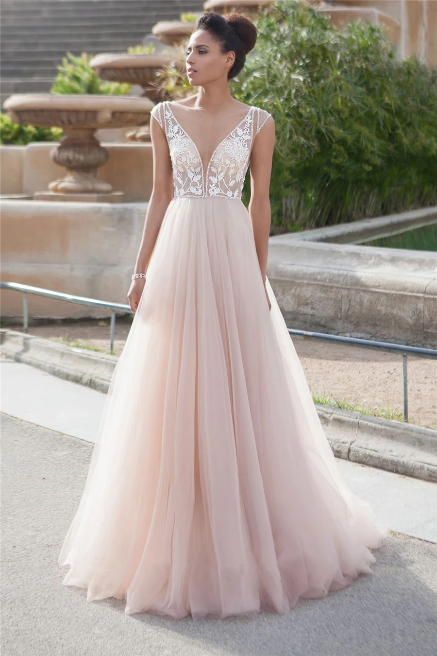 Customized upper body semi transparent wedding dress, decorated with lace and chiffon, sexy and fashionable wedding dress