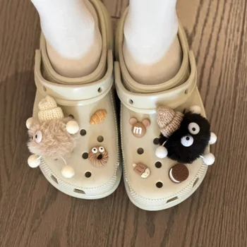 7szt Śliczne pluszowe i pom pom JIBBITZ Zestaw zawieszek do butów Śliczna futrzana kula DIY Pluszowe zawieszki do butów do kapci Sandały Akcesoria Dekoracje