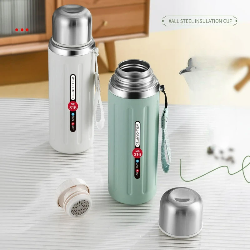 

316 stainless steel large-capacity thermos cup outdoor sports kettle will carry rope.