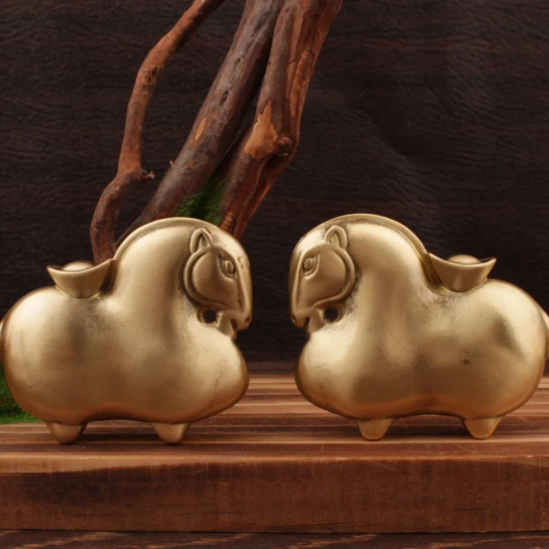 Pure brass immediately has money in hand, and there is a Buddha in hand to play with. Small zodiac horse ingot pendant.