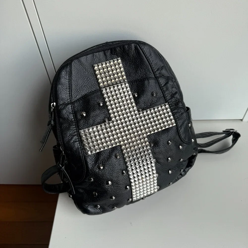 sac-a-dos-etudiant-style-punk-americain-tendance-streetwear-original-y2k-noir-avec-rivets-croises