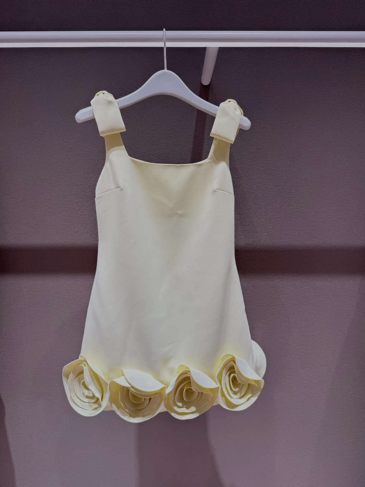 

Heidd SP2026 Женское платье-халтер с 3D цветочным узором и подолом, желтое, для ранней весны, версия H, для вечеринок