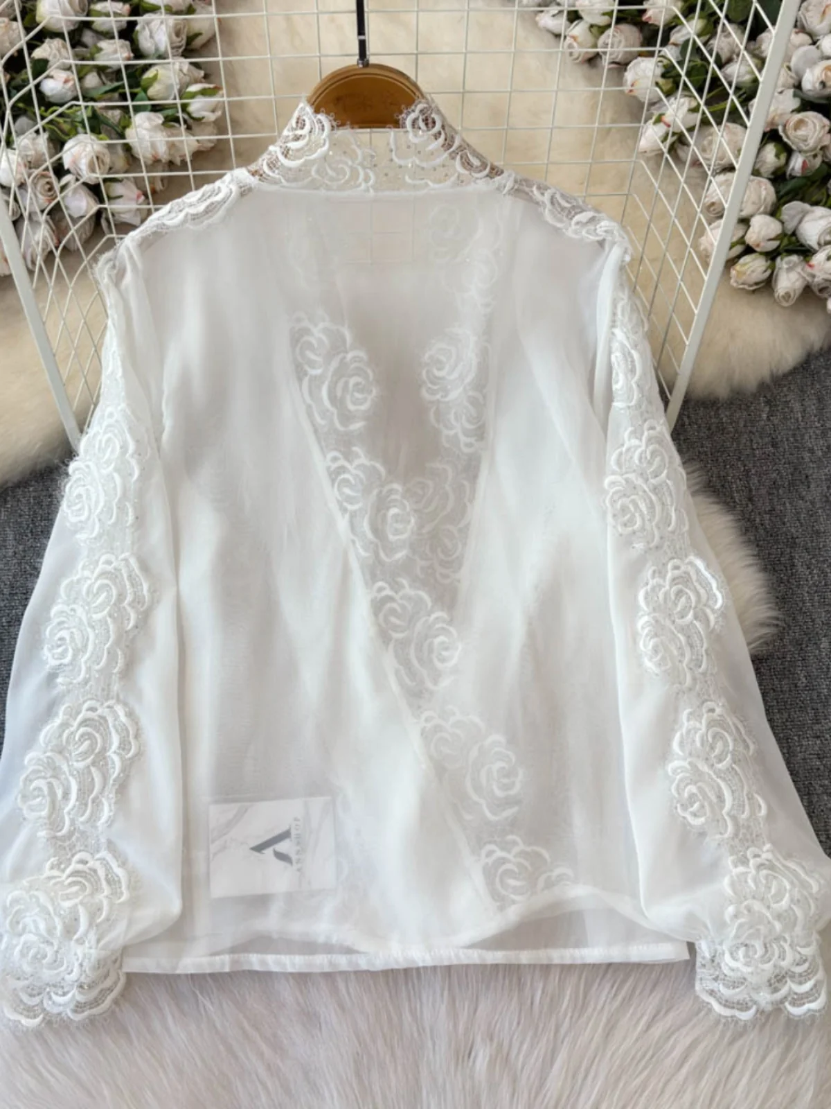 

Spring Summer 2025 New Sle Ele Rose Lace White irt Women's Inner Wear Korean Loose Fit Long Sve V-Ne UV Protection