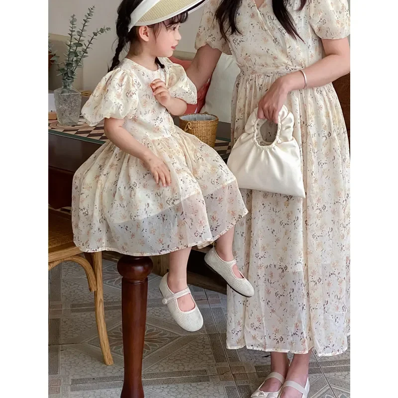 Madre figlia stessi abiti floreali mamma e bambino Tulle manica a sbuffo vestito vacanza Look abbigliamento donna ragazze carino abito vacanza