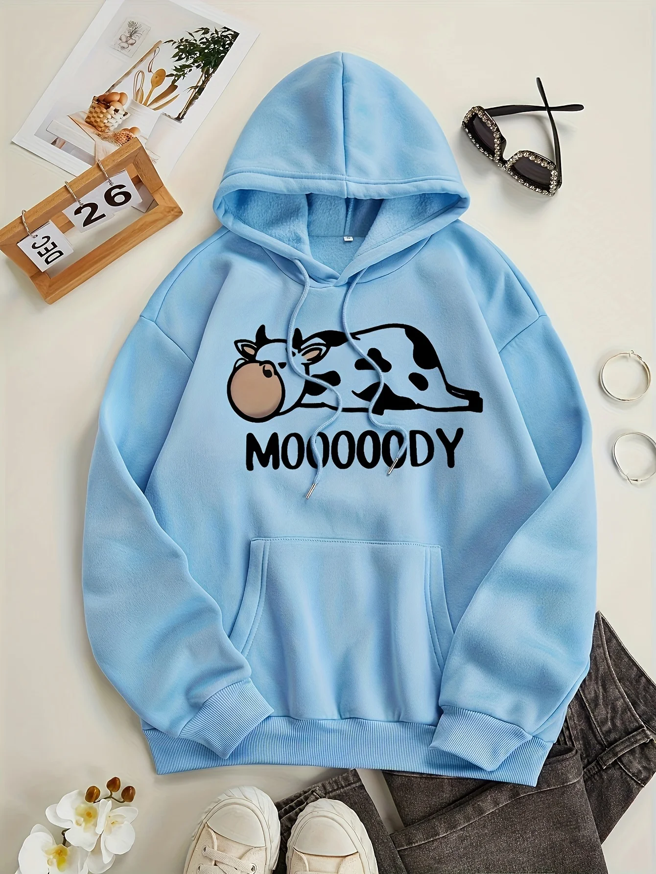 Bluza z kapturem na sznurku z nadrukiem krów i liter, codzienna bluza z długim rękawem i kieszenią kangurką, modna bluza hip-hopowa Harajuku unisex